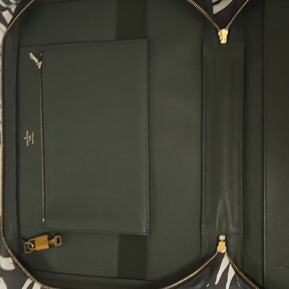💞LOUIS VUITTON Taiga Baltic Document Bag/Briefcase - Picture 7 of 16